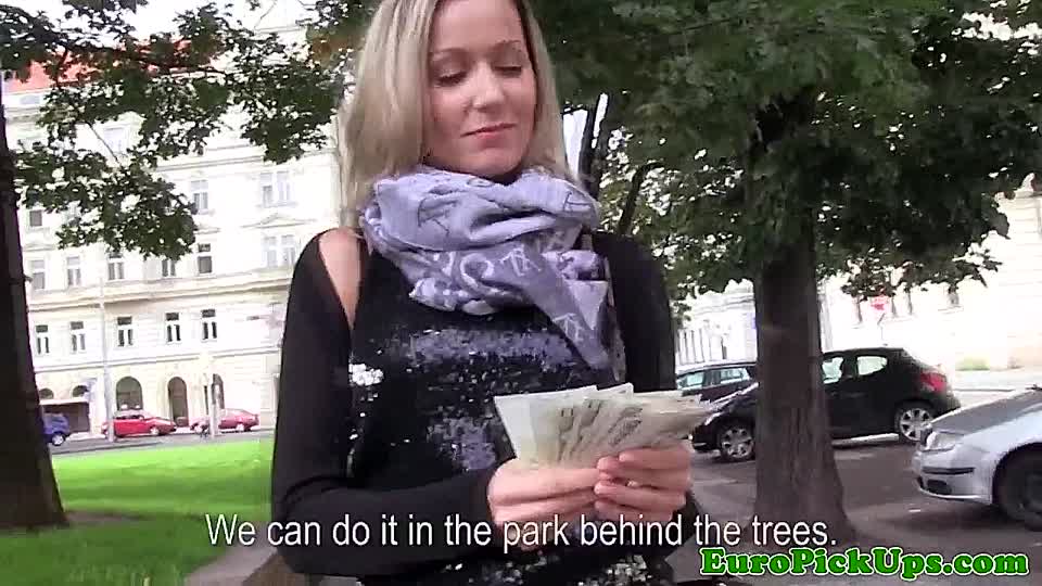 Blondes Striptease-Geld
