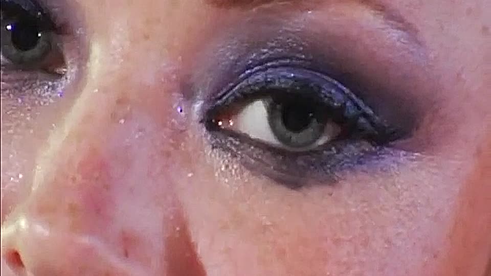 Zwei bisexuelle Mädchen werden hemmungslos anal gefickt