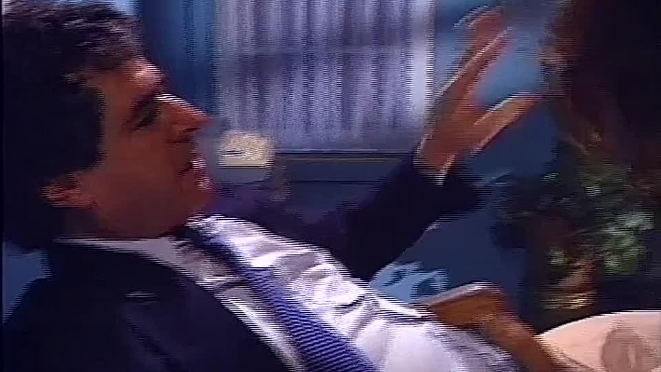 Der Chef hat mich beim Masturbieren erwischt und dann gefickt